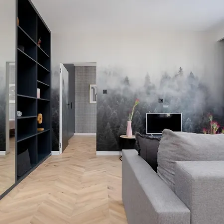 شقة Tasteful With Parking By Renters وارسو